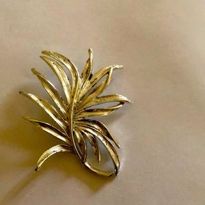 Silvertone Leaf Pin